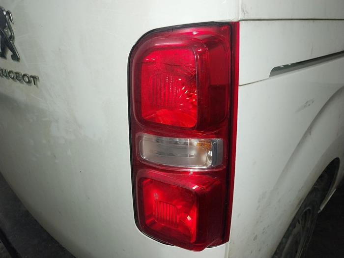 Taillight, right from a Peugeot Expert (VA/VB/VE/VF/VY) 2.0 Blue HDi 120 16V 2021