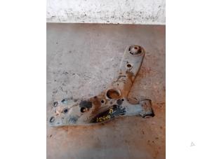 Used Front wishbone, right Toyota Auris (E15) 1.33 Dual VVT-I 16V Price on request offered by Autohandel-Smet Gebroeders NV