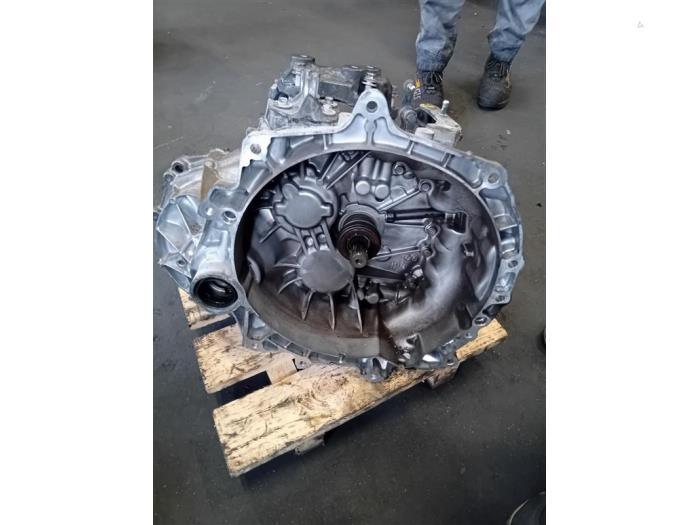 Gebrauchte Getriebe Landrover Discovery Sport (LC) 2.0 eD4 150 16V Preis auf Anfrage angeboten von Autohandel-Smet Gebroeders NV