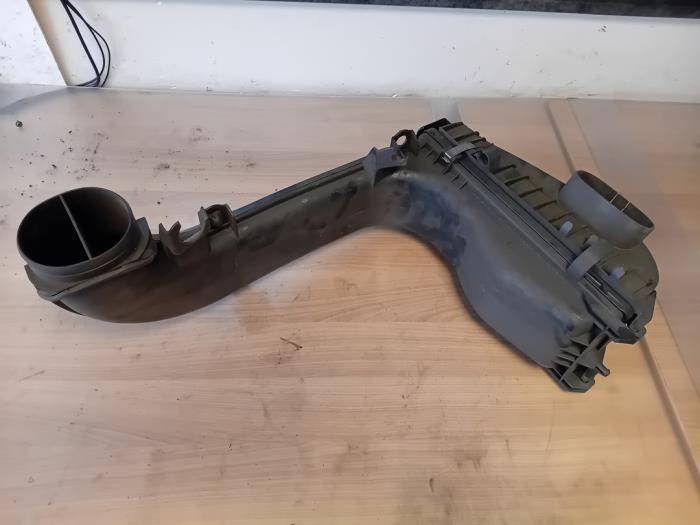 Begagnade Luftfilterhus BMW 5 serie Touring (F11) 530d 24V Blue Performance Pris på förfrågan erbjuds av Autohandel-Smet Gebroeders NV