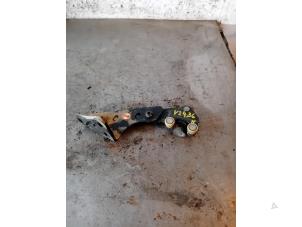 Used Front door hinge, right Peugeot Expert (VA/VB/VE/VF/VY) 2.0 Blue HDi 120 16V Price on request offered by Autohandel-Smet Gebroeders NV