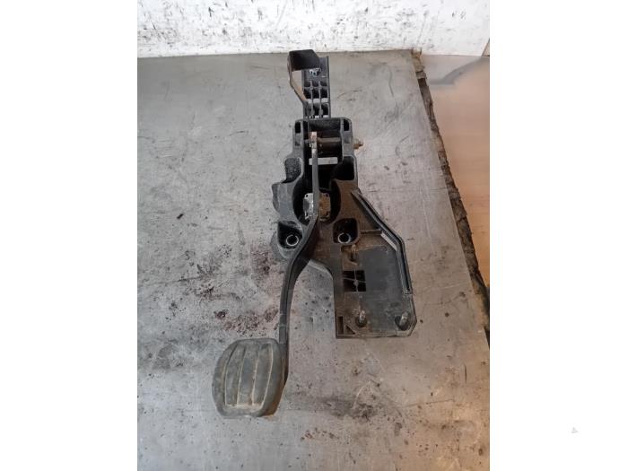 Używane Pedal hamulca Peugeot Expert (V1/VA/VB/VE/VF/VT/VY) 2.0 Blue HDi 120 16V Cena na żądanie oferowane przez Autohandel-Smet Gebroeders NV