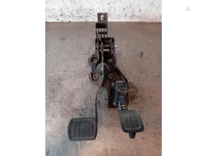 Used Set of pedals Opel Vivaro 2.0 CDTI 177 Price on request offered by Autohandel-Smet Gebroeders NV