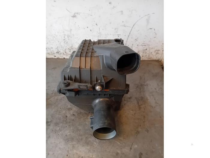 Gebrauchte Luftfiltergehäuse Renault Trafic (1FL/2FL/3FL/4FL) 1.6 dCi 125 Twin Turbo Preis auf Anfrage angeboten von Autohandel-Smet Gebroeders NV