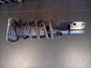Used Fronts shock absorber, left Opel Vivaro 2.0 CDTI 177 Price on request offered by Autohandel-Smet Gebroeders NV