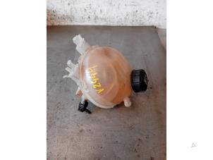 Used Expansion vessel Opel Vivaro 2.0 CDTI 177 Price on request offered by Autohandel-Smet Gebroeders NV
