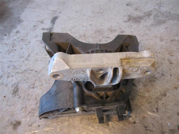 Used Engine mount Citroen Berlingo 1.5 BlueHDi 75 Price on request offered by Autohandel-Smet Gebroeders NV