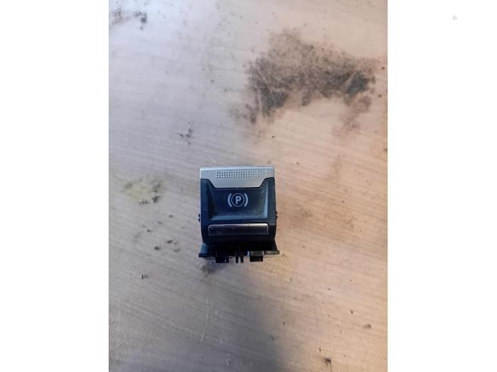 Gebrauchte Handbremse Schalter Peugeot 3008 II (M4/MC/MJ/MR) 1.6 BlueHDi 115 Preis auf Anfrage angeboten von Autohandel-Smet Gebroeders NV