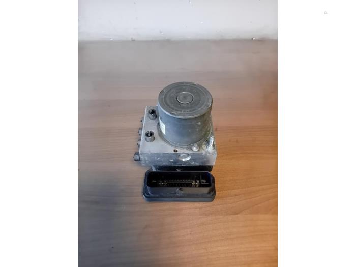 Gebrauchte ABS Pumpe Peugeot 3008 II (M4/MC/MJ/MR) 1.6 BlueHDi 115 Preis auf Anfrage angeboten von Autohandel-Smet Gebroeders NV
