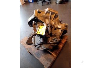Getriebe van een Volkswagen Polo IV (9N1/2/3) 1.2 12V 2005