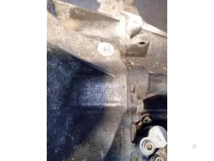 Getriebe van een Volkswagen Polo IV (9N1/2/3) 1.2 12V 2005