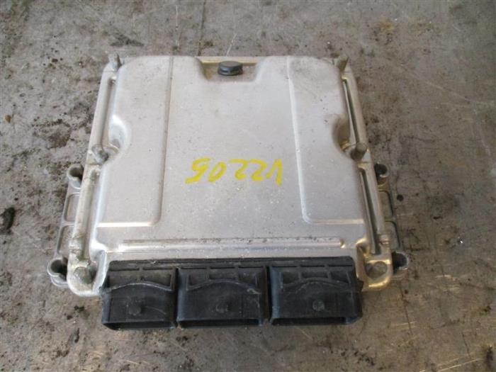 Used Engine management computer Renault Master II (FD/HD) 2.5 dCi 16V Price on request offered by Autohandel-Smet Gebroeders NV
