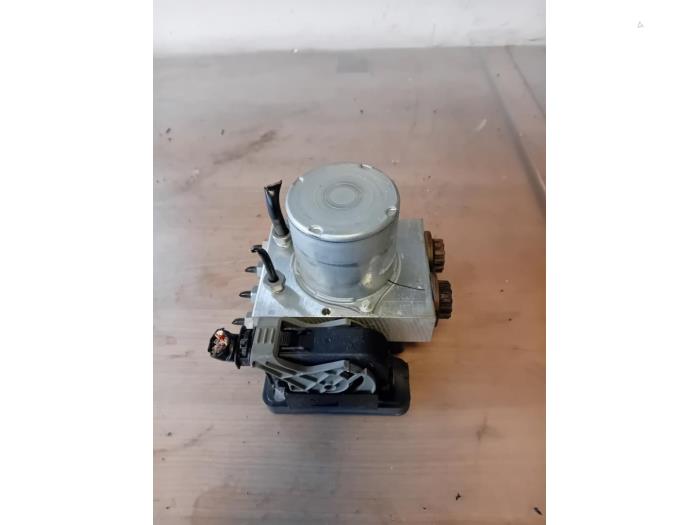 Begagnade ABS-pump Ford Ranger 2.0 EcoBlue 16V 4x4 Pris på förfrågan erbjuds av Autohandel-Smet Gebroeders NV