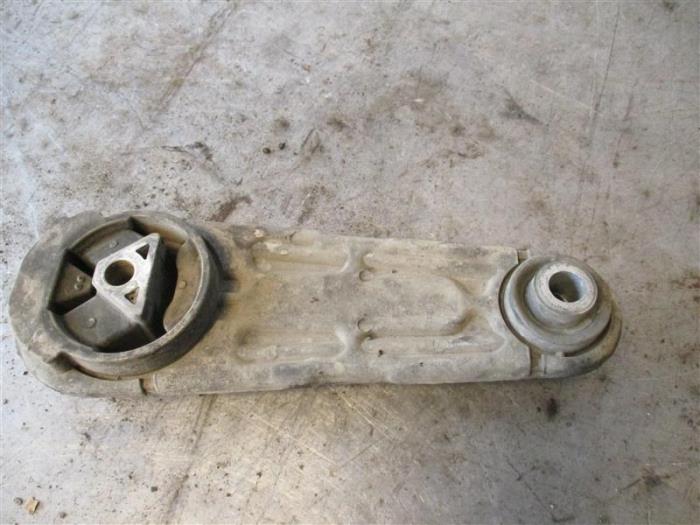Used Engine mount Renault Clio III Estate/Grandtour (KR) 1.5 dCi FAP Price on request offered by Autohandel-Smet Gebroeders NV