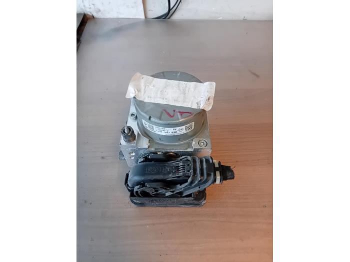 Begagnade ABS-pump Renault Megane IV Estate (RFBK) Pris på förfrågan erbjuds av Autohandel-Smet Gebroeders NV