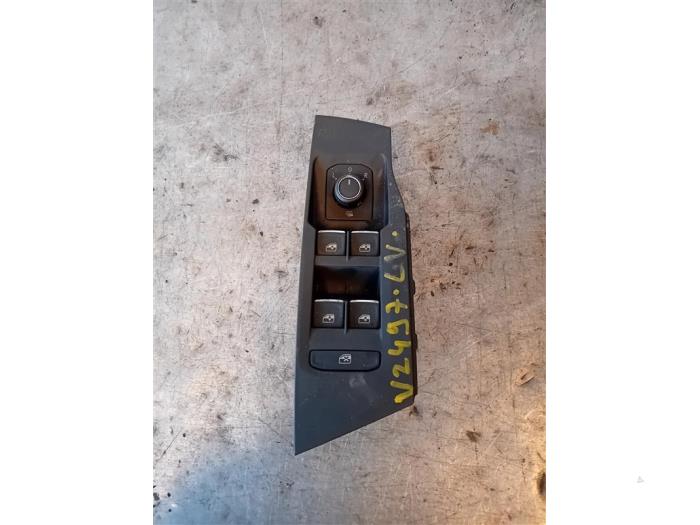 Usados Interruptor combinado de ventanillas Volkswagen Polo VI (AW1) 1.0 TSI 12V Precio de solicitud ofrecido por Autohandel-Smet Gebroeders NV