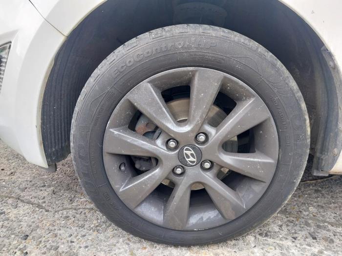 Set of wheels + tyres - Autohandel-Smet Gebroeders NV