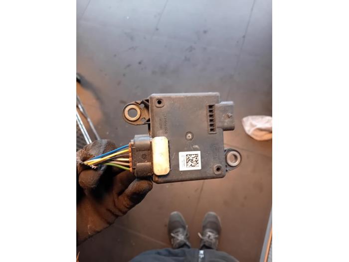 Usados Sensor Nox Jaguar XE 2.0d 180 16V Precio de solicitud ofrecido por Autohandel-Smet Gebroeders NV