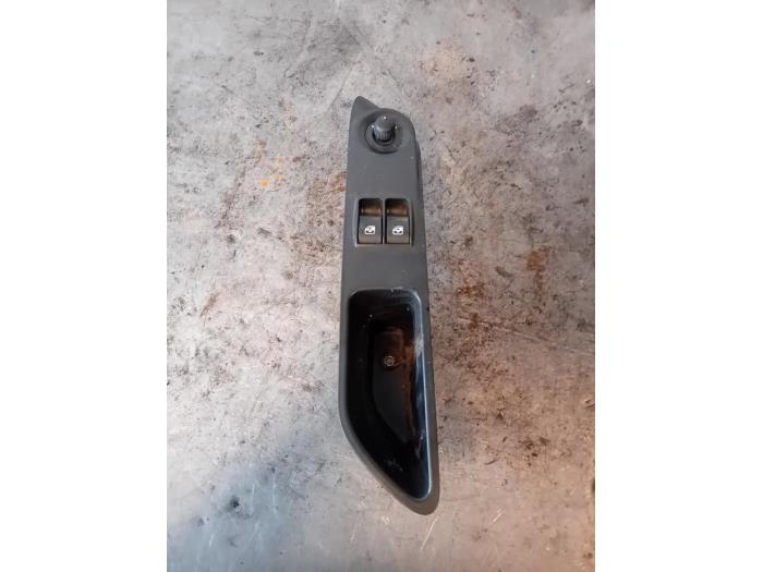 Usados Interruptor combinado de ventanillas Iveco Daily Precio de solicitud ofrecido por Autohandel-Smet Gebroeders NV