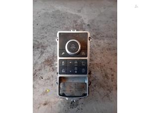 Usados Palanca selectora 4X4 Landrover Vogue Precio de solicitud ofrecido por Autohandel-Smet Gebroeders NV