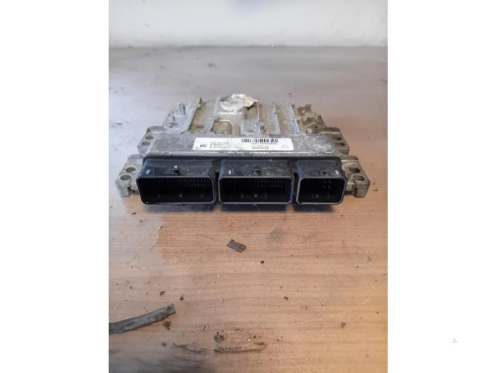 Used Engine management computer Renault Master III (FV) Price on request offered by Autohandel-Smet Gebroeders NV