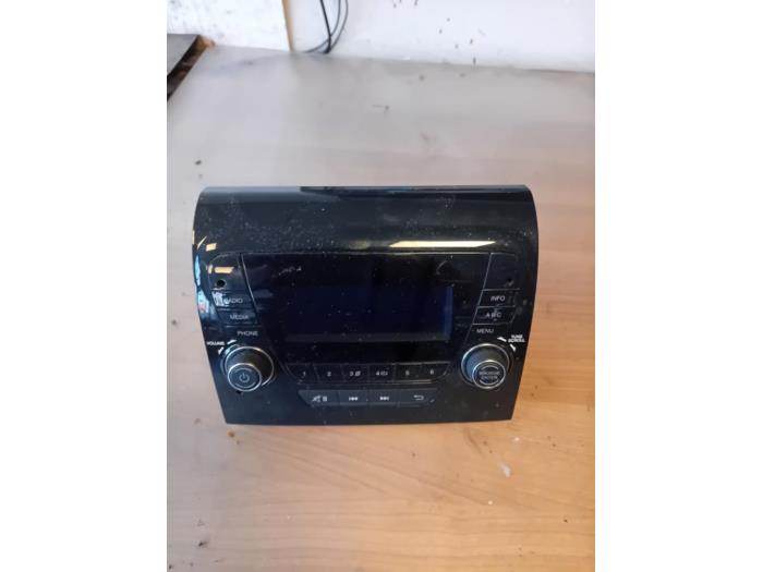 Używane Radio Peugeot Boxer (U9) 2.0 BlueHDi 130 Cena na żądanie oferowane przez Autohandel-Smet Gebroeders NV