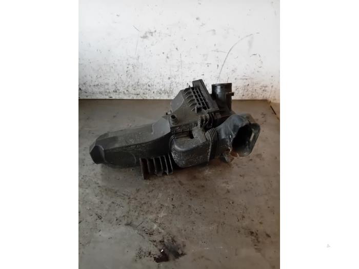 Gebrauchte Luftfiltergehäuse Ford B-Max (JK8) 1.0 EcoBoost 12V 100 Preis auf Anfrage angeboten von Autohandel-Smet Gebroeders NV