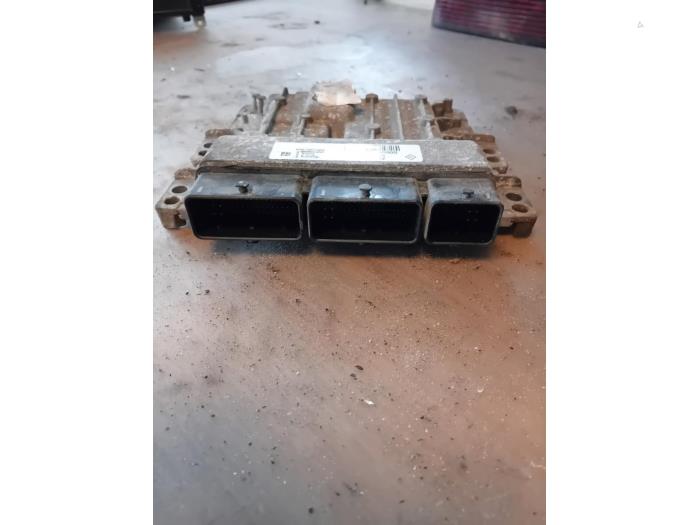 Used Engine management computer Renault Master III (FV) 2.3 dCi 165 16V RWD Price on request offered by Autohandel-Smet Gebroeders NV