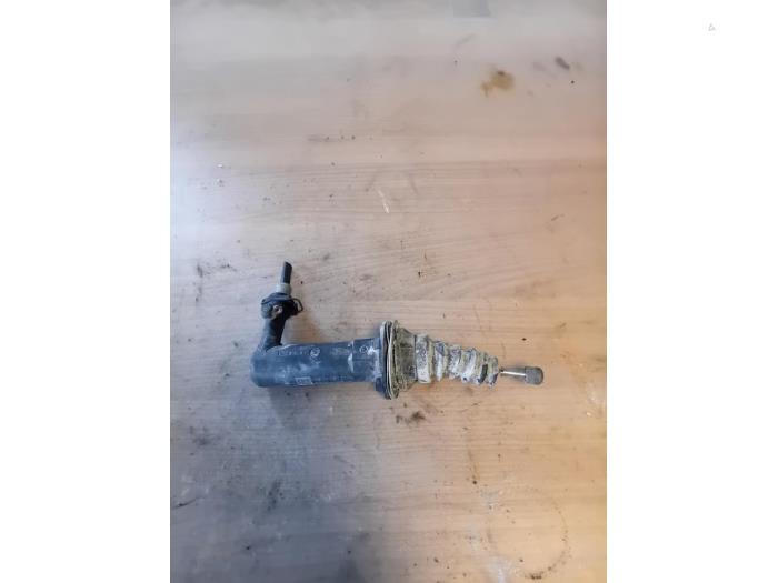 Begagnade Kopplingspump Renault Master III (FV) 2.3 dCi 165 16V RWD Pris på förfrågan erbjuds av Autohandel-Smet Gebroeders NV