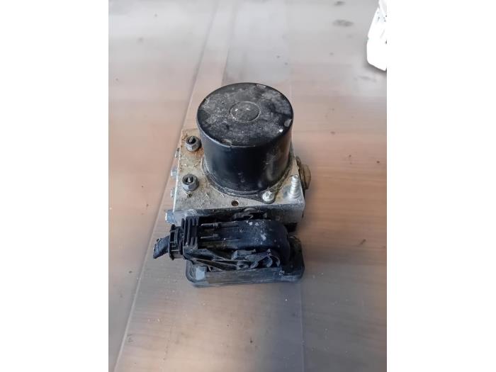Begagnade ABS-pump Fiat 500 (312) 1.2 Pris på förfrågan erbjuds av Autohandel-Smet Gebroeders NV