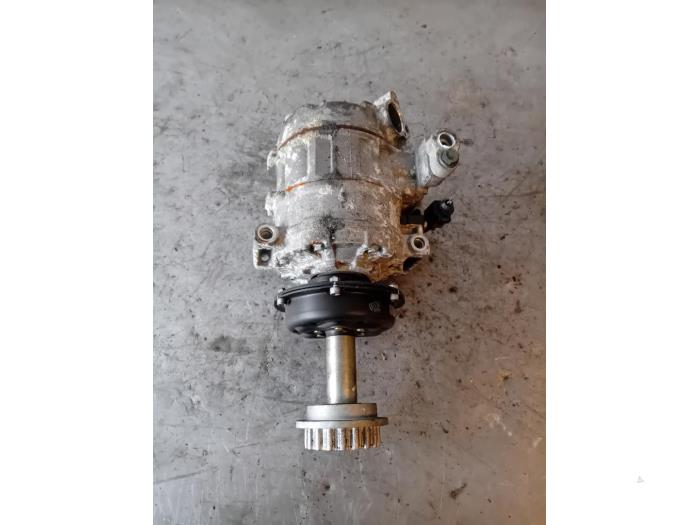 Begagnade Dynamo Volkswagen Phaeton (3D) 5.0 V10 TDI 4Motion Pris på förfrågan erbjuds av Autohandel-Smet Gebroeders NV