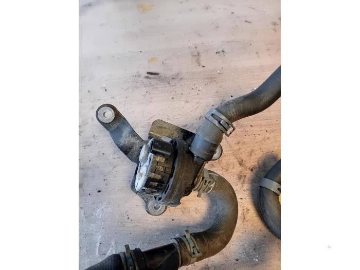 Begagnade Extra vattenpump Volkswagen Crafter (SY) 2.0 TDI FWD Pris på förfrågan erbjuds av Autohandel-Smet Gebroeders NV