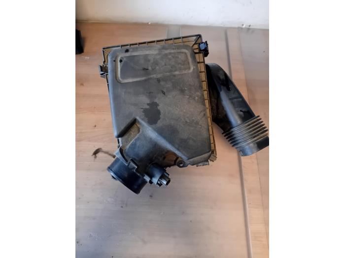 Begagnade Luftfilterhus Ford Focus 4 1.0 Ti-VCT EcoBoost 12V 125 Pris på förfrågan erbjuds av Autohandel-Smet Gebroeders NV
