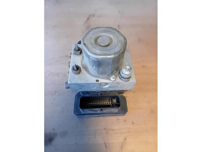 Begagnade ABS-pump Ford Transit 2.0 TDCi 16V Eco Blue 130 Pris på förfrågan erbjuds av Autohandel-Smet Gebroeders NV