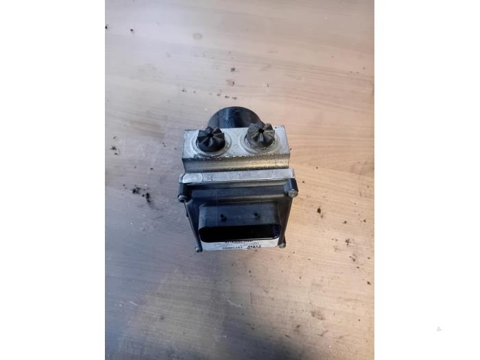 Begagnade ABS-pump Peugeot 407 (6D) 2.0 HDiF 16V Pris på förfrågan erbjuds av Autohandel-Smet Gebroeders NV