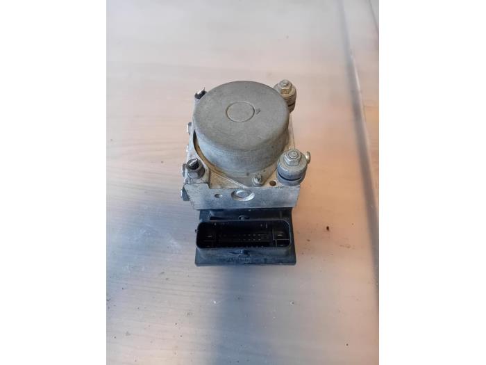 Begagnade ABS-pump Fiat Punto Evo (199) 1.2 Euro 4 Pris på förfrågan erbjuds av Autohandel-Smet Gebroeders NV