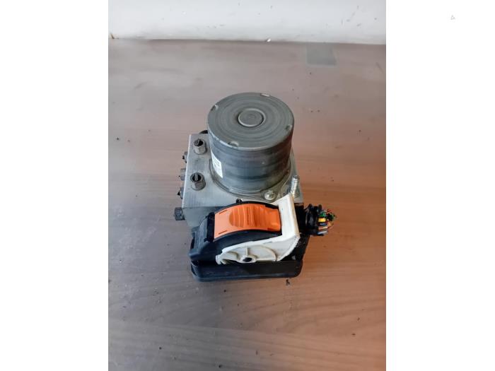 Begagnade ABS-pump Citroen Berlingo 1.5 BlueHDi 100 Pris på förfrågan erbjuds av Autohandel-Smet Gebroeders NV
