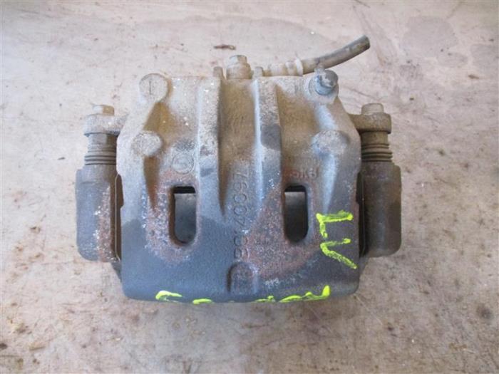 Gebrauchte Bremszange links vorne Ssang Yong Rodius 2.2 SV 220 e-XDi 16V 4WD Preis auf Anfrage angeboten von Autohandel-Smet Gebroeders NV