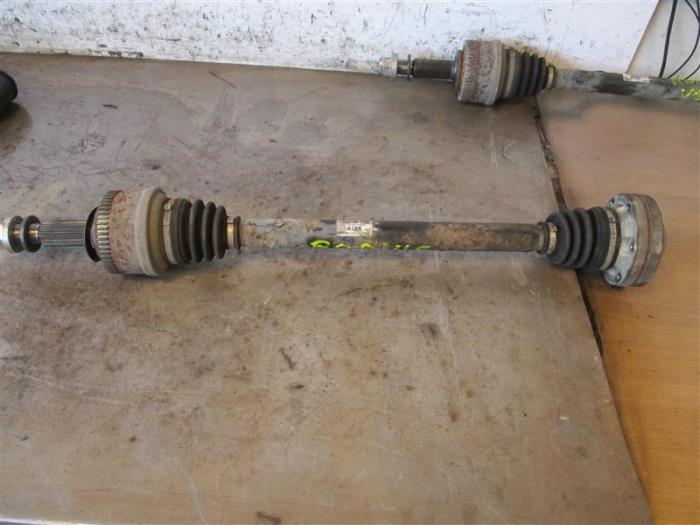 Gebrauchte Antriebswelle links hinten Ssang Yong Rodius 2.2 SV 220 e-XDi 16V 4WD Preis auf Anfrage angeboten von Autohandel-Smet Gebroeders NV