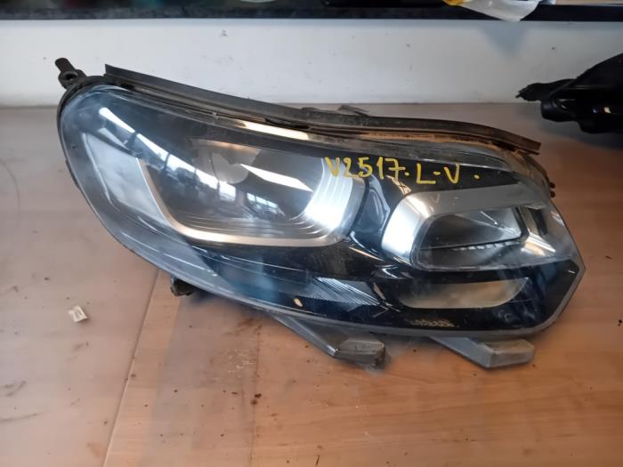 Używane Reflektor lewy Citroen Jumpy 2.0 Blue HDI 120 Cena na żądanie oferowane przez Autohandel-Smet Gebroeders NV