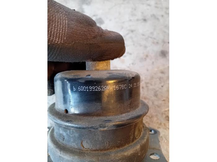 Engine mount from a Volkswagen Polo IV (9N1/2/3) 1.2 12V 2005