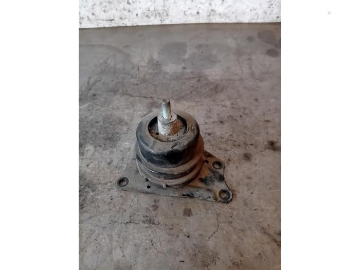 Usados Soporte de motor Volkswagen Polo IV (9N1/2/3) 1.2 12V Precio de solicitud ofrecido por Autohandel-Smet Gebroeders NV