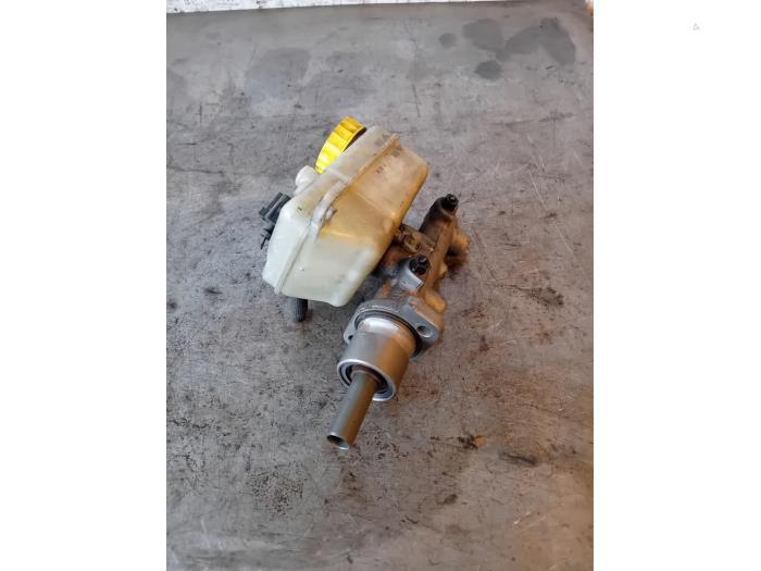 Used Master cylinder Volkswagen Polo IV (9N1/2/3) 1.2 12V Price on request offered by Autohandel-Smet Gebroeders NV