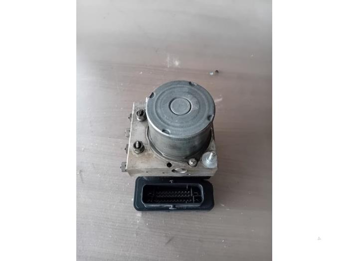 Begagnade ABS-pump Fiat Ducato (250) 2.3 D 120 Multijet Pris på förfrågan erbjuds av Autohandel-Smet Gebroeders NV
