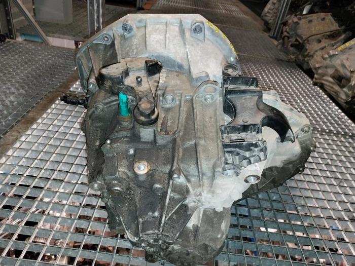 Gebrauchte Getriebe Opel Movano 2.3 CDTi Biturbo 16V FWD Preis auf Anfrage angeboten von Autohandel-Smet Gebroeders NV