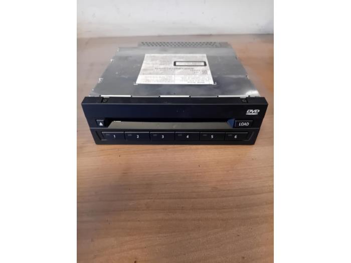 Używane Zmieniarka CD Mini Mini (F55) 1.5 12V Cooper D Cena na żądanie oferowane przez Autohandel-Smet Gebroeders NV