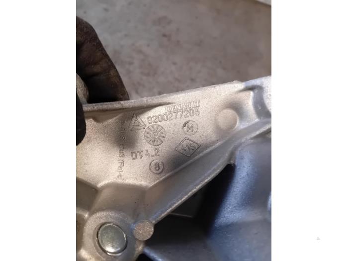 Engine mount from a Nissan Juke (F15) 1.2 DIG-T 16V 2018