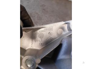 Engine mount from a Nissan Juke (F15) 1.2 DIG-T 16V 2018