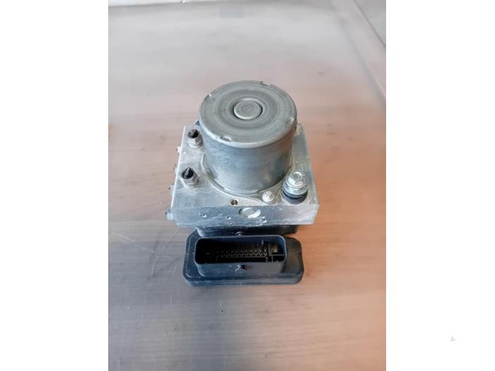 Używane Pompa ABS Volkswagen Crafter (SY) 2.0 TDI FWD Cena na żądanie oferowane przez Autohandel-Smet Gebroeders NV