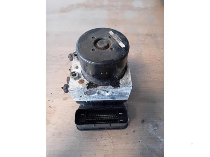 Begagnade ABS-pump Volvo XC60 I (DZ) 2.0 DRIVe 20V Pris på förfrågan erbjuds av Autohandel-Smet Gebroeders NV